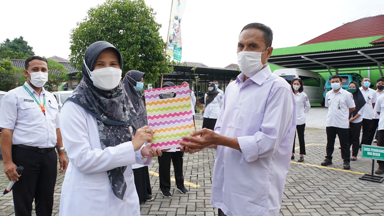 PELEPASAN PEGAWAI PENSIUN : MASA PURNA TUGAS BUKAN AKHIR AKTIVITAS DAN KREATIVITAS